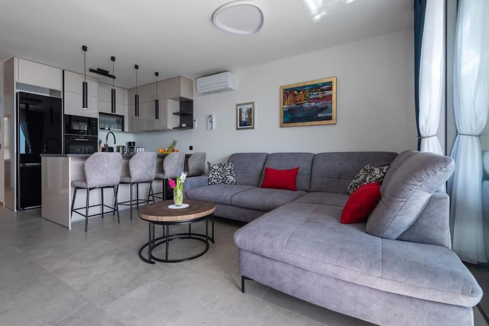 Kitchen or kitchenette, Living room, Seating area, pet friendly