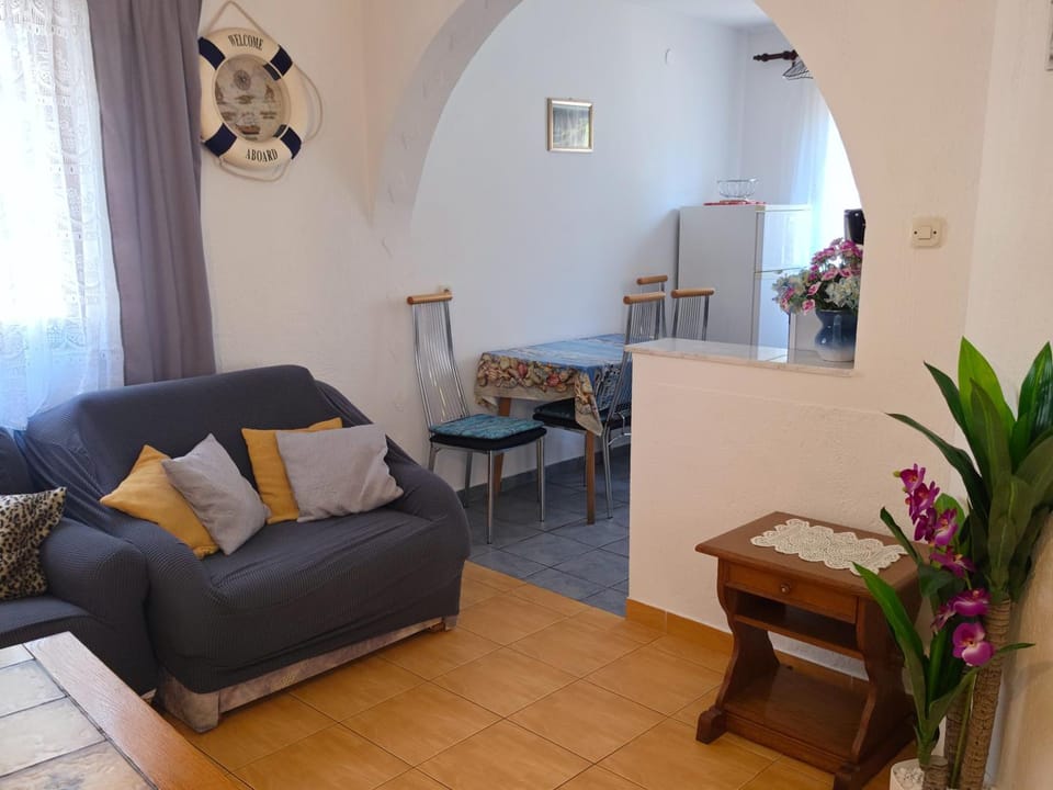 Kitchen or kitchenette, Living room, kitchen