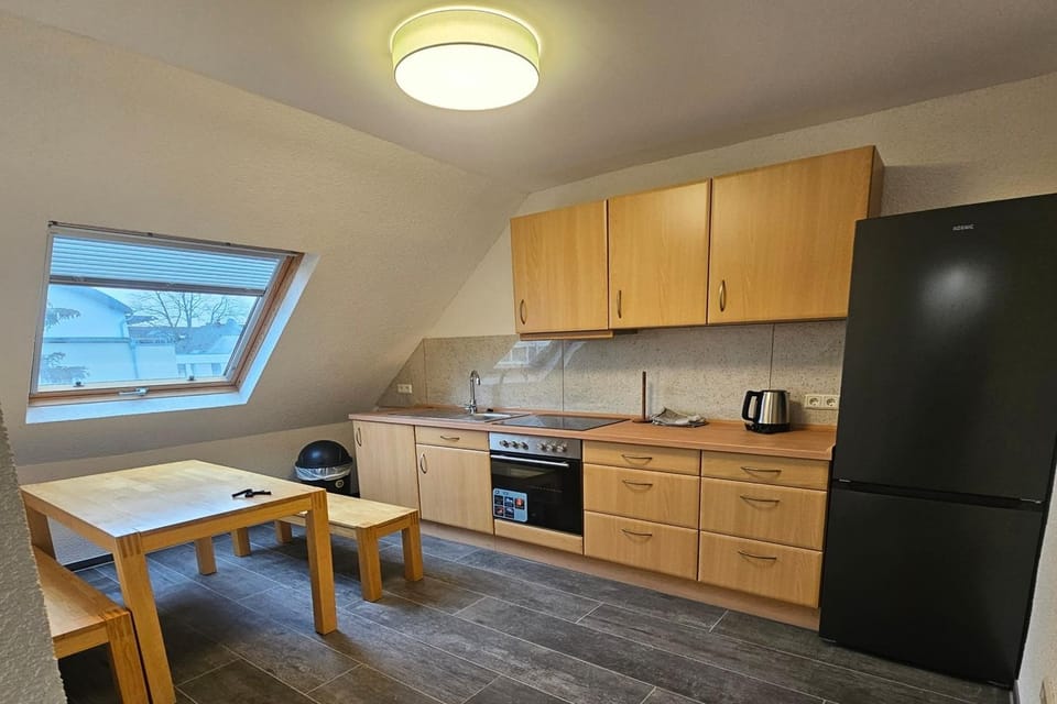 Kitchen or kitchenette, Dining area, oven, stove