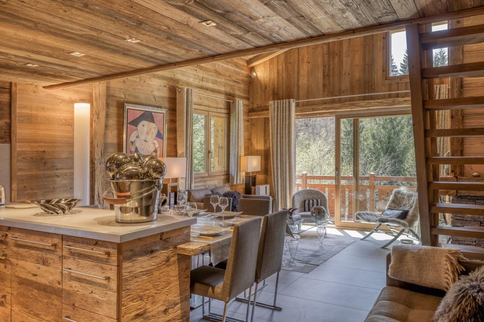 Natural landscape, View (from property/room), Living room, Dining area