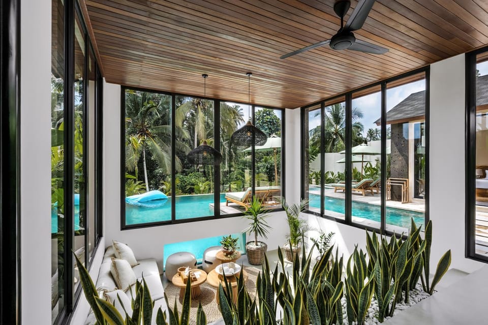 Seating area, Pool view