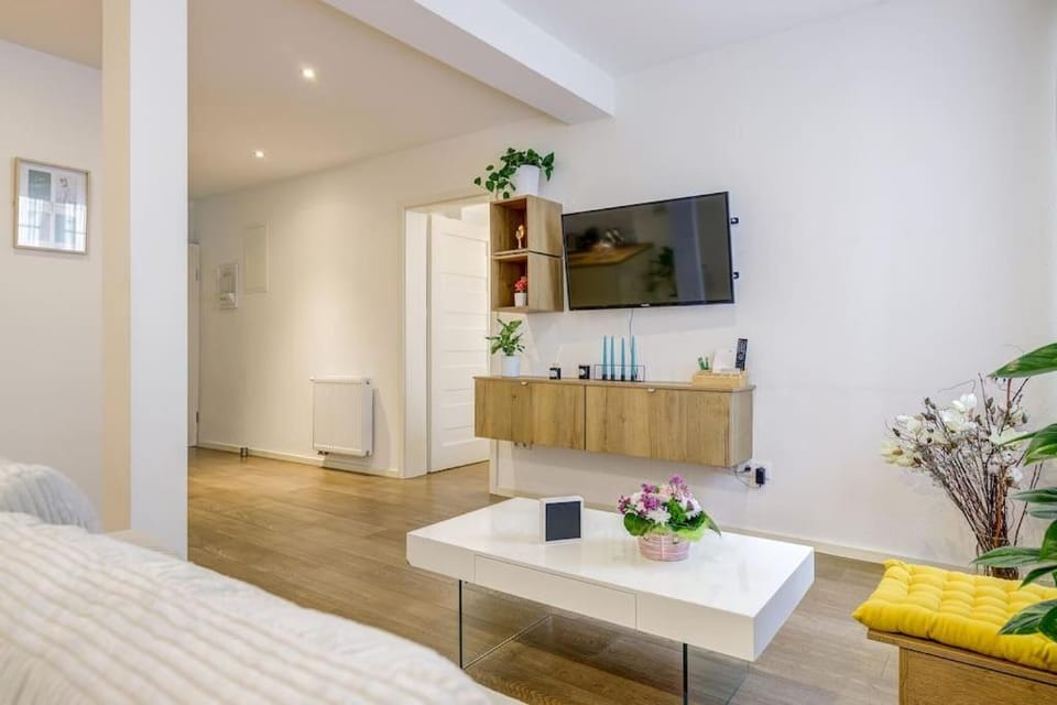 TV and multimedia, Living room, Photo of the whole room, Seating area