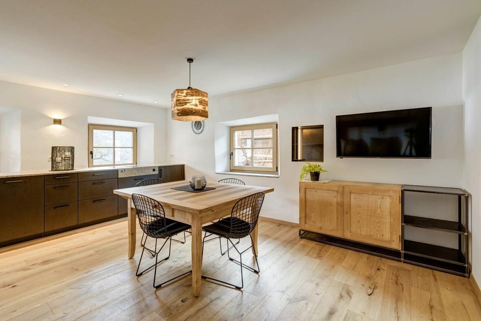 Property building, Kitchen or kitchenette, Living room