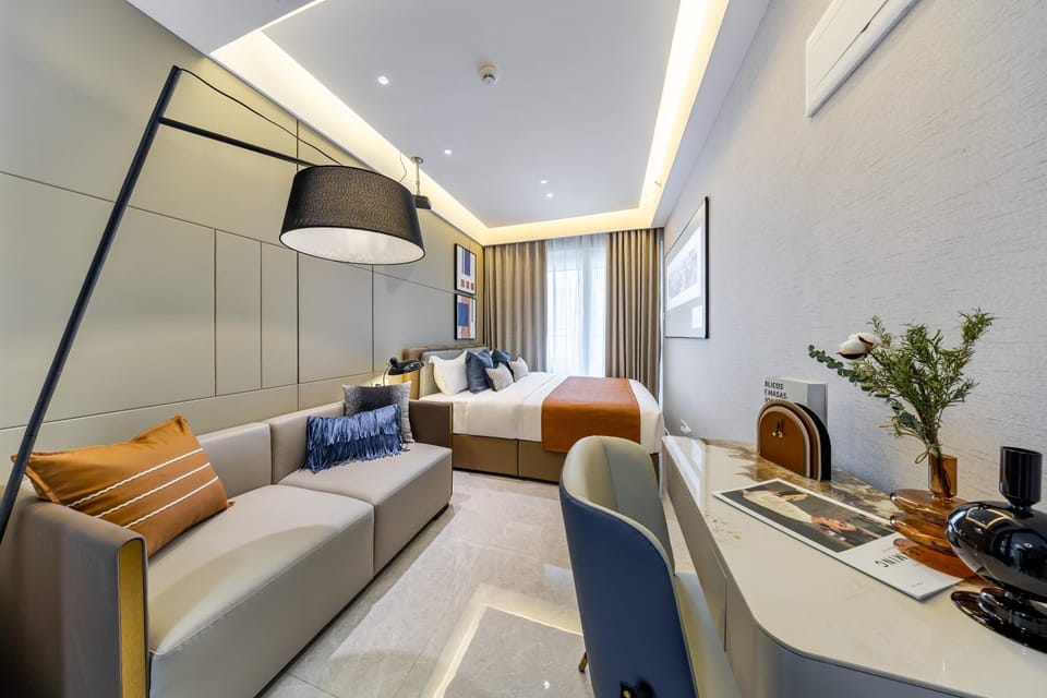 Bed, TV and multimedia, Bedroom