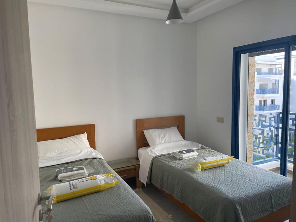 Bed, Photo of the whole room, Bedroom, air conditioner