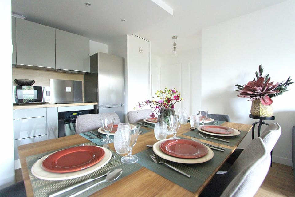 Dining area, kitchen