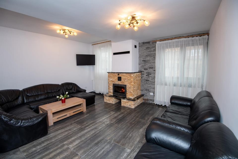 Communal lounge/ TV room, TV and multimedia, Living room, Seating area, Evening entertainment