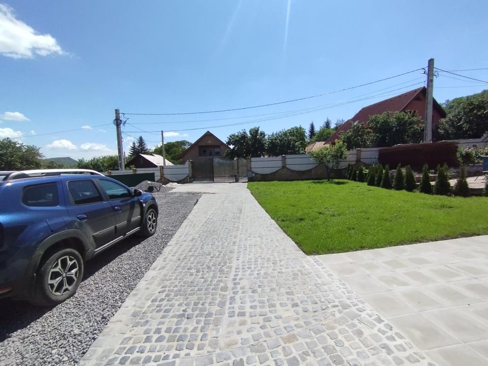 Property building, Spring, Location, Parking