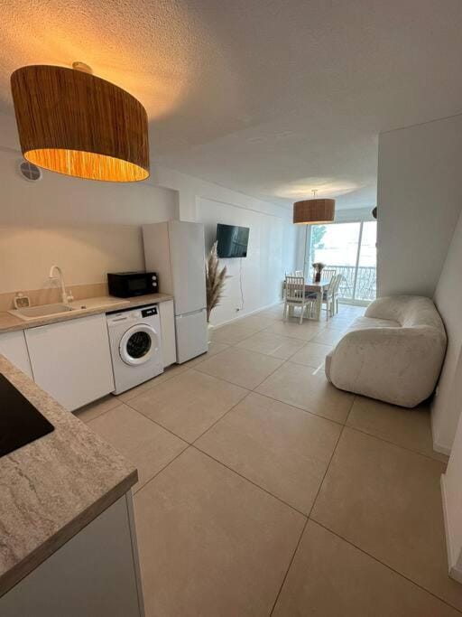 TV and multimedia, Living room, Dining area, Sea view, oven, stove