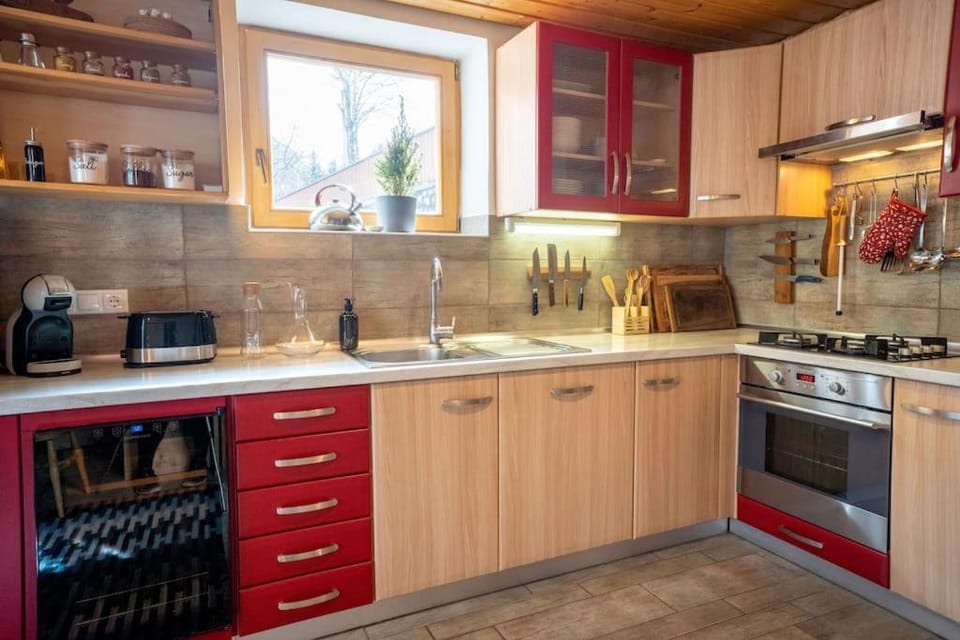 Coffee/tea facilities, Kitchen or kitchenette, dishwasher, minibar, oven, stove, toaster