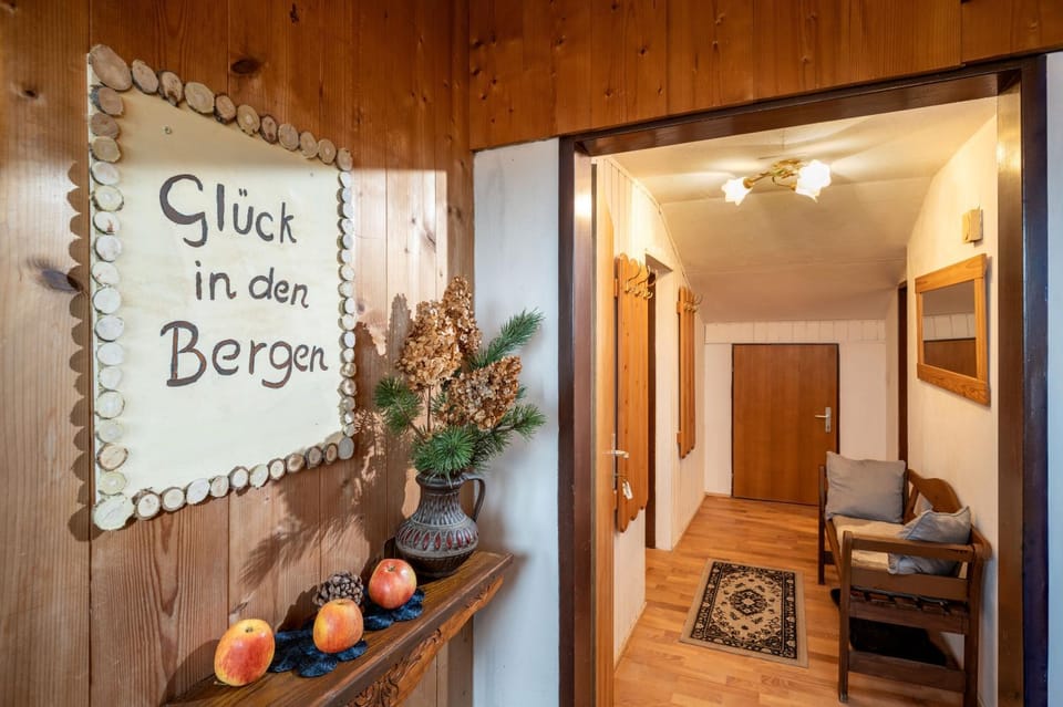 Living room, Text overlay