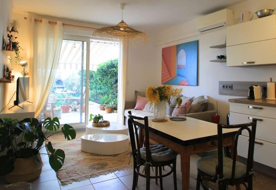 Cosy appartement entre vignes et garrigue avec piscine Apartment in Occitanie