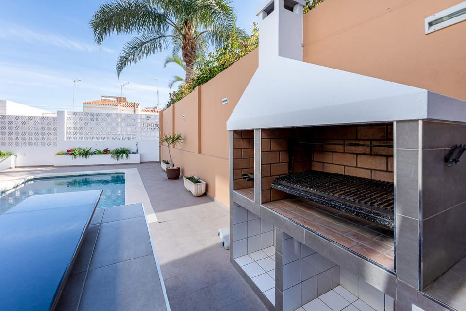 797 HOLIDAY RENTALS - Hermosa villa en playamar Villa in Torremolinos