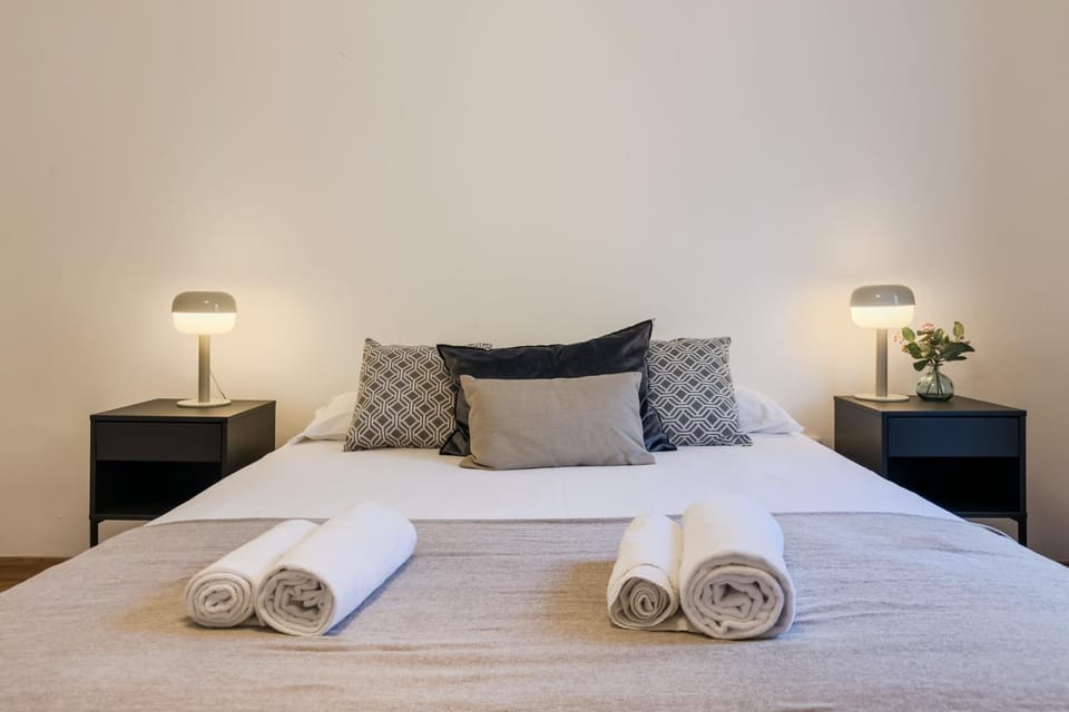 Bed, Photo of the whole room, Bedroom, heating, towels