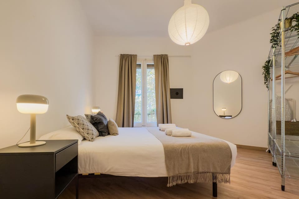 Bed, Photo of the whole room, Bedroom, heating, towels