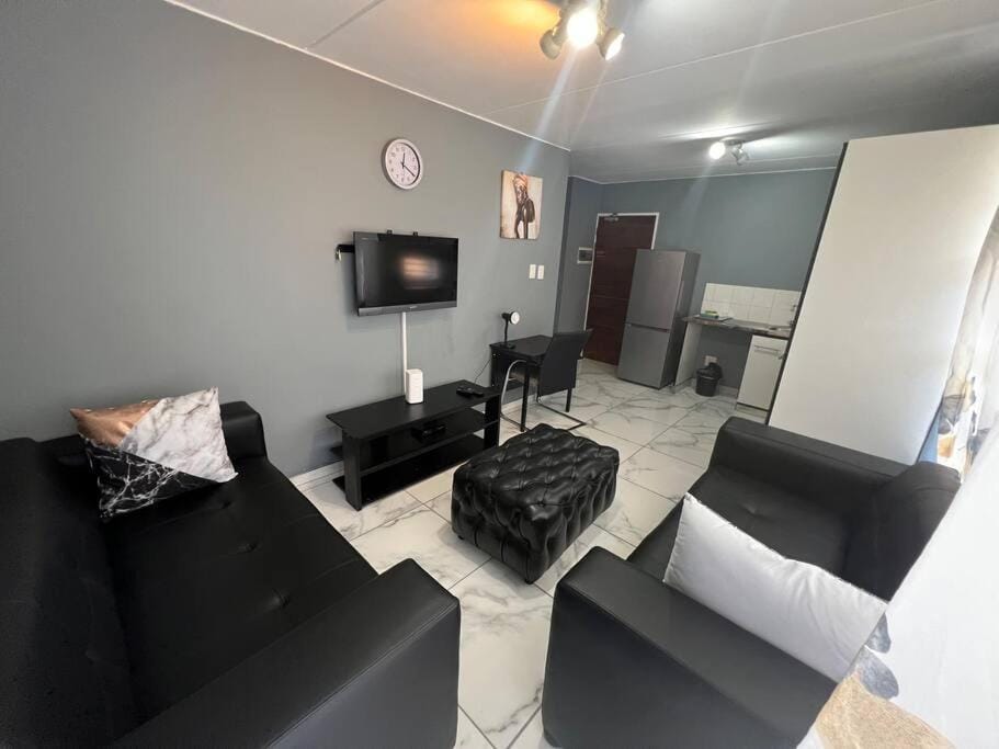 TV and multimedia, Kitchen or kitchenette, Living room, Seating area, Dining area, Evening entertainment