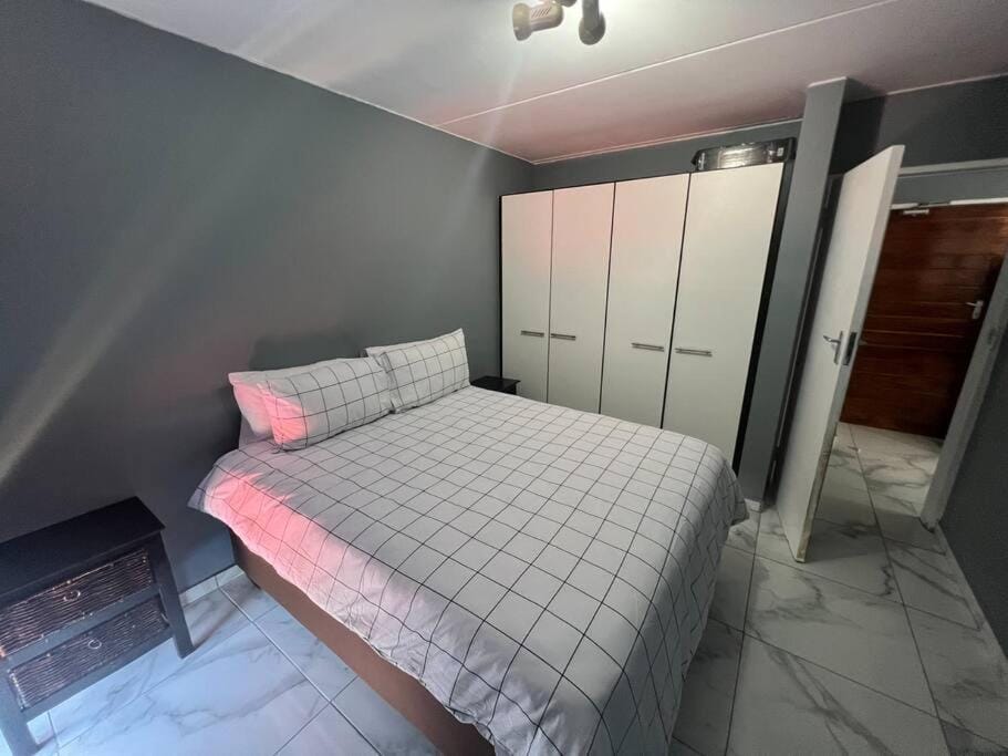 Bed, Photo of the whole room, Bedroom, wardrobe