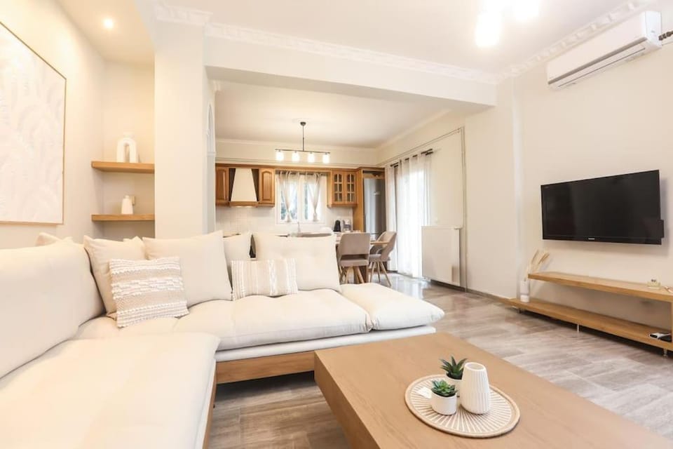 Communal lounge/ TV room, Living room, Evening entertainment