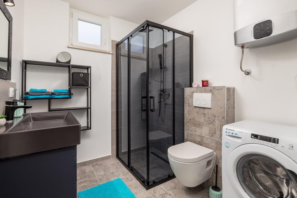 Shower, Toilet, Bathroom, washing machine