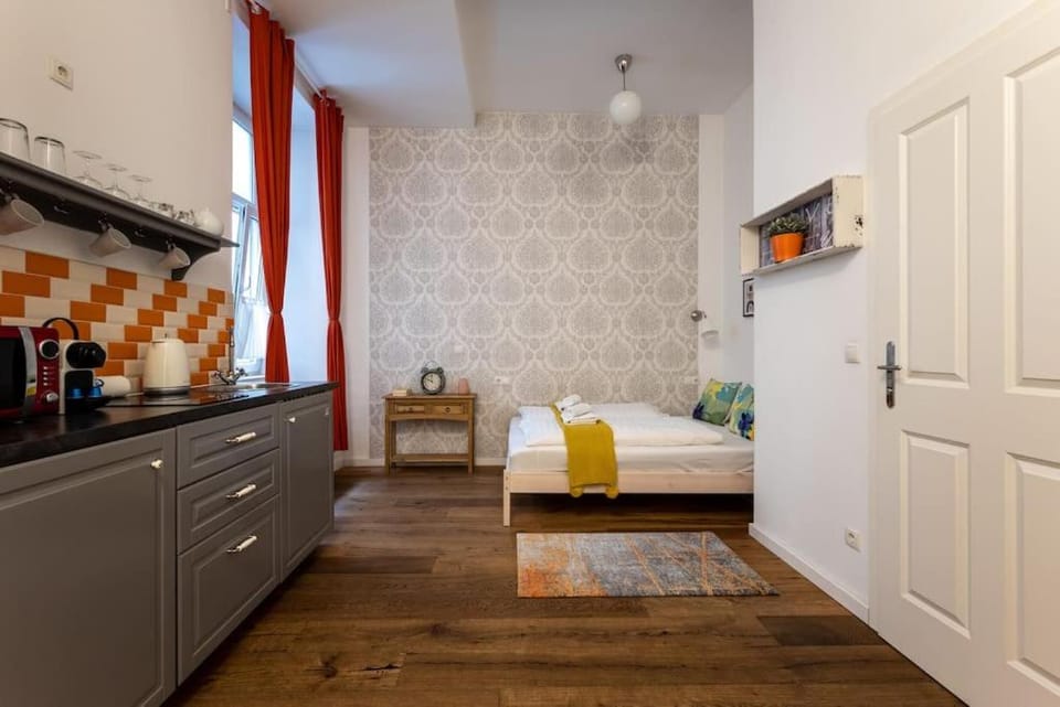 Compact Studio Near Center by HM Apartment in Vienna