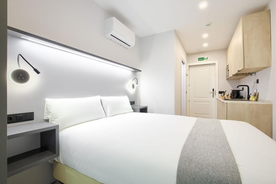 Shower, Bed, Kitchen or kitchenette, Photo of the whole room, Bedroom