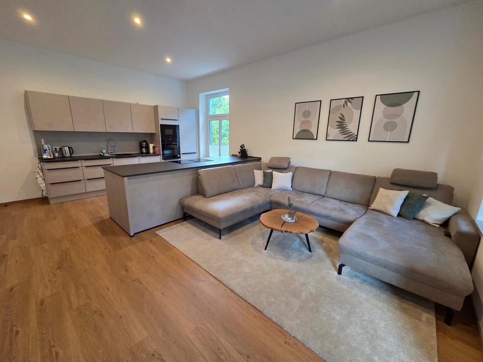 Kitchen or kitchenette, Living room