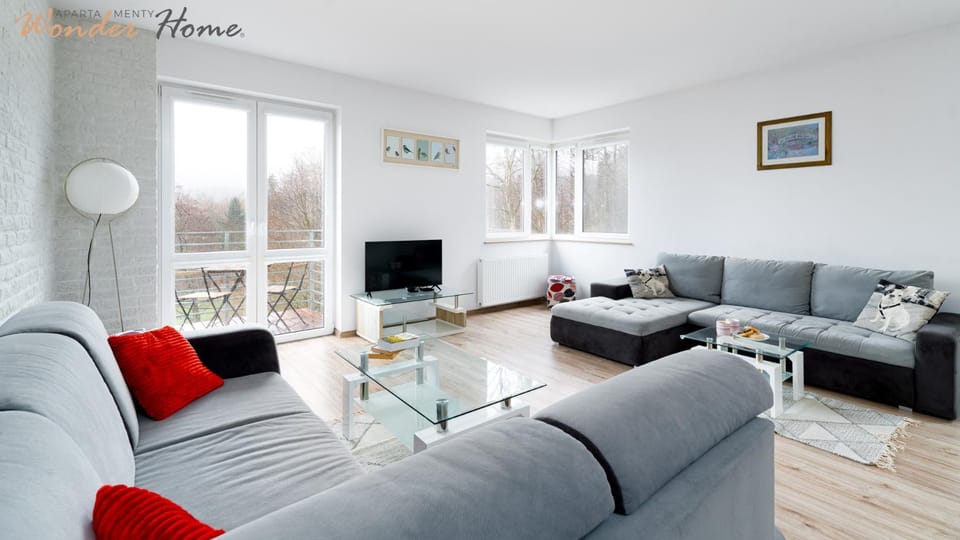 TV and multimedia, Living room, Seating area, Evening entertainment