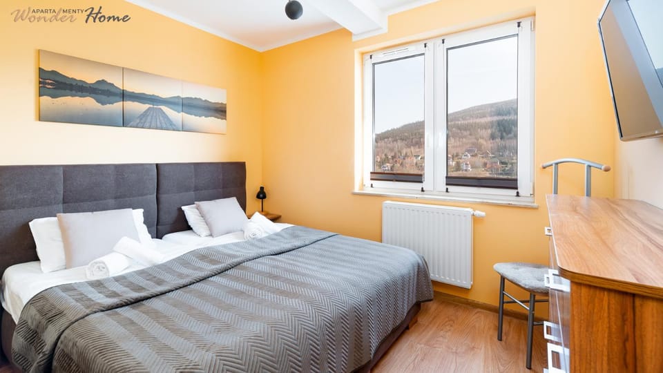 Bed, TV and multimedia, Photo of the whole room, Bedroom