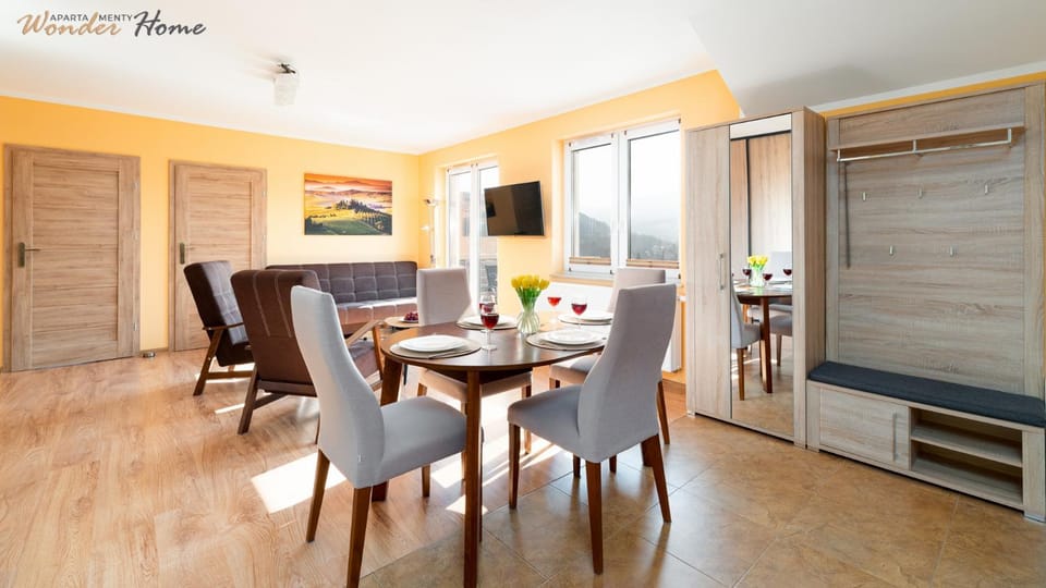 TV and multimedia, Living room, Seating area, Dining area