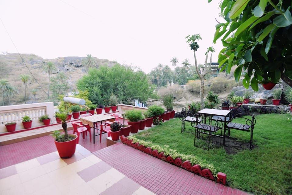 EMINENCE - PALM RESIDENCY (1.5 KM FROM NAKKI LAKE) Hotel in Gujarat