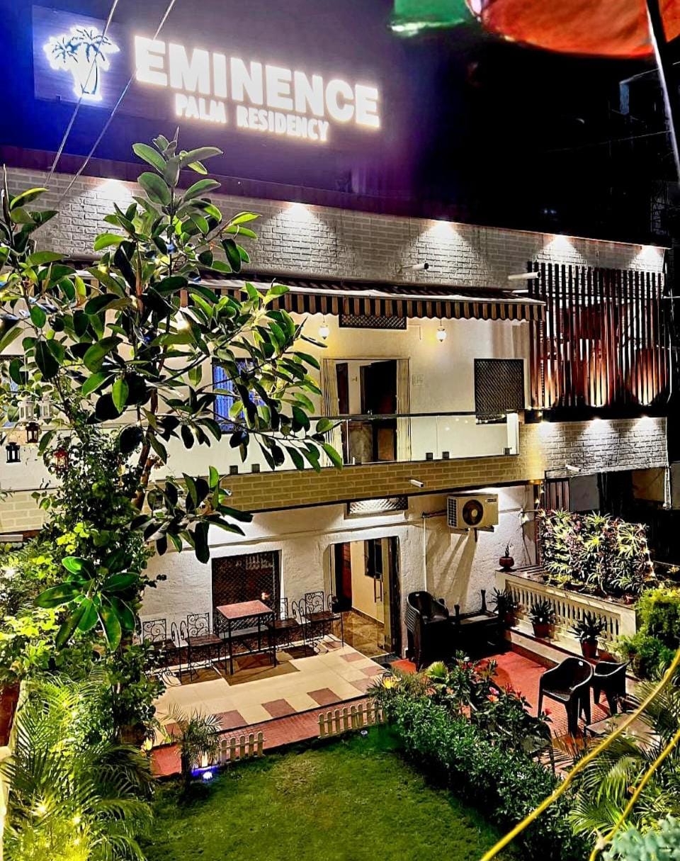 EMINENCE - PALM RESIDENCY (1.5 KM FROM NAKKI LAKE) Hotel in Gujarat