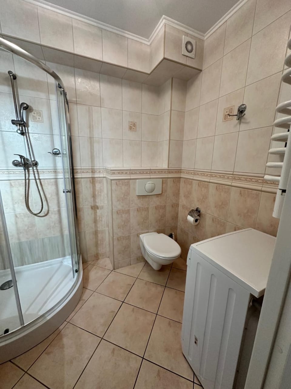 Shower, Toilet, Bathroom, towels