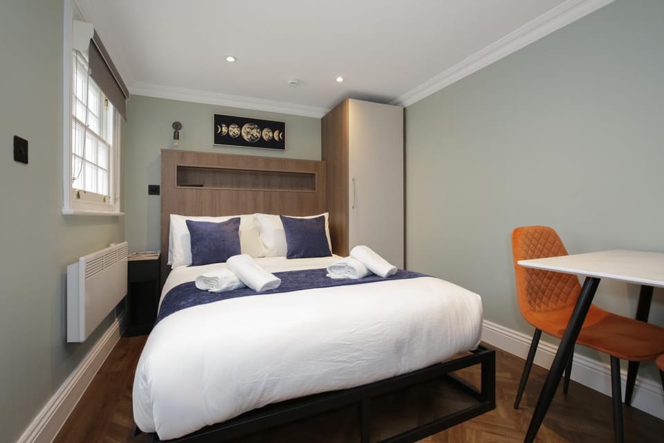 Bed, Dining area, internet, wardrobe