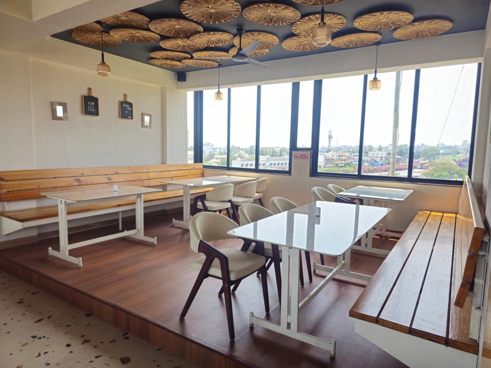 Restaurant/places to eat, Dining area