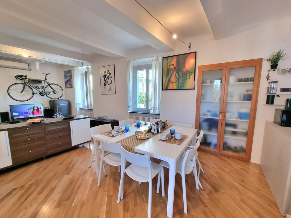 TV and multimedia, Kitchen or kitchenette, Dining area