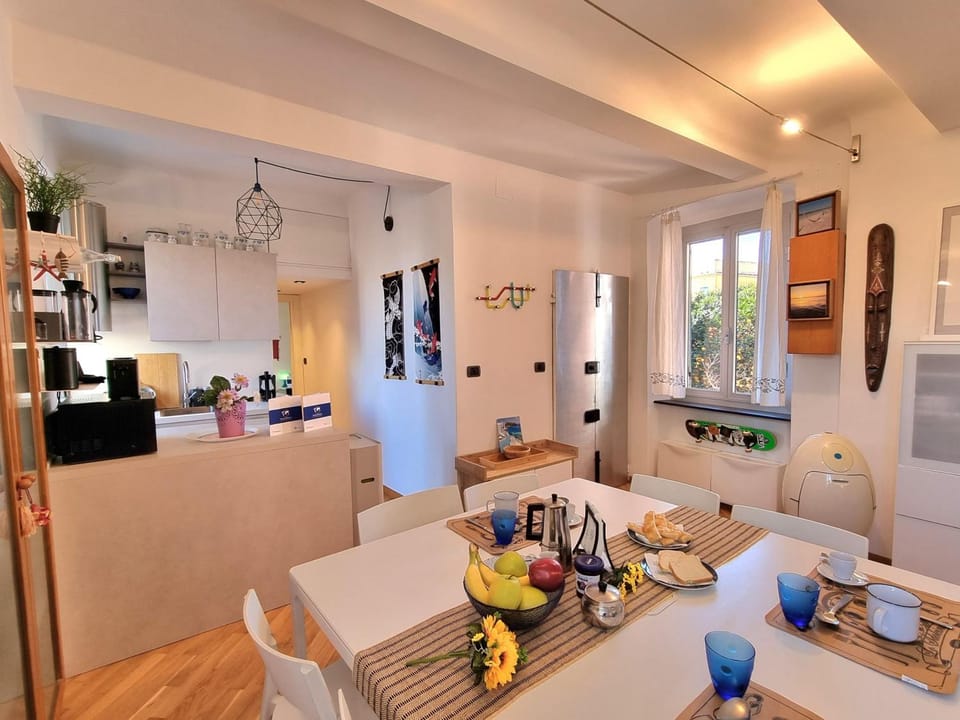 Kitchen or kitchenette, Living room, Seating area, Dining area, minibar, pet friendly, stove