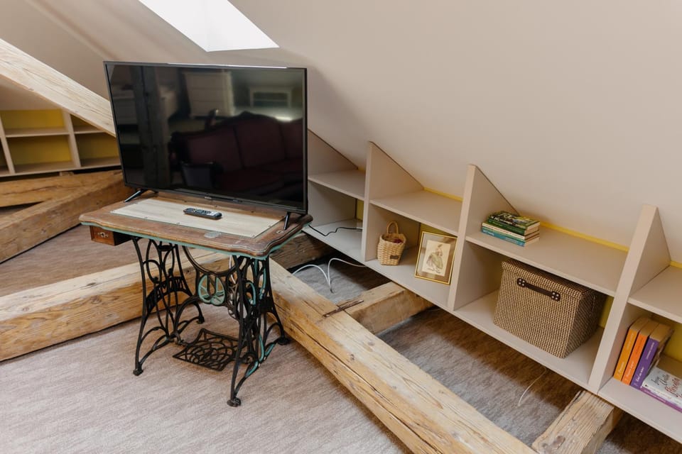 Communal lounge/ TV room, TV and multimedia