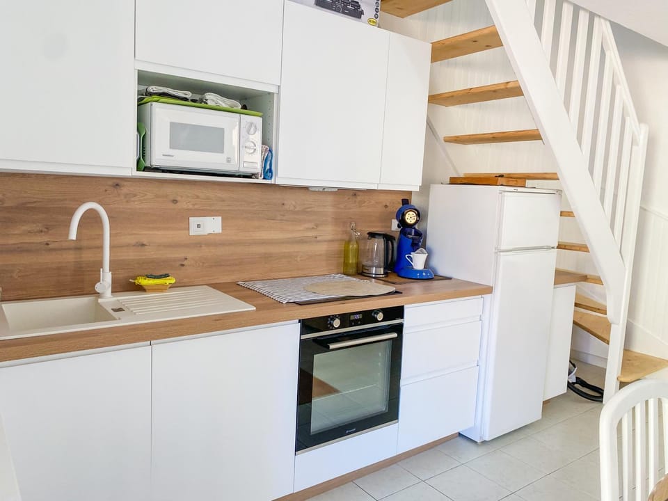 Coffee/tea facilities, Kitchen or kitchenette, dishwasher, oven, pet friendly, stove, toaster