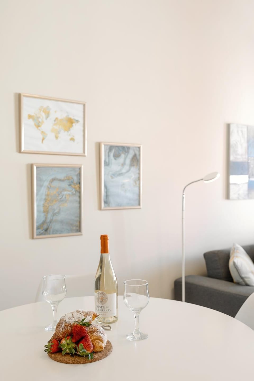 Living room, Decorative detail, Dining area