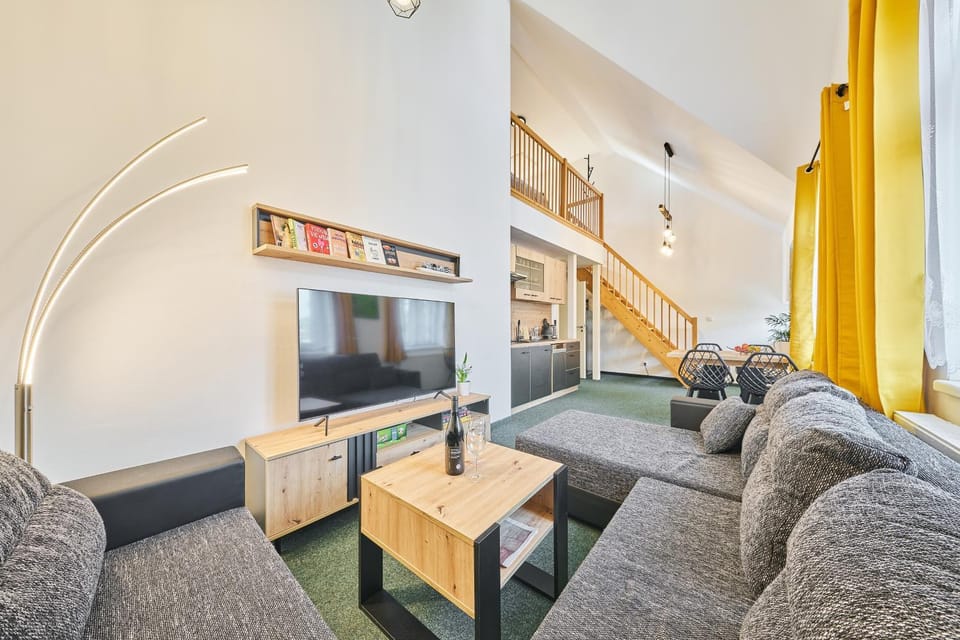 TV and multimedia, Kitchen or kitchenette, Living room, Seating area, Dining area