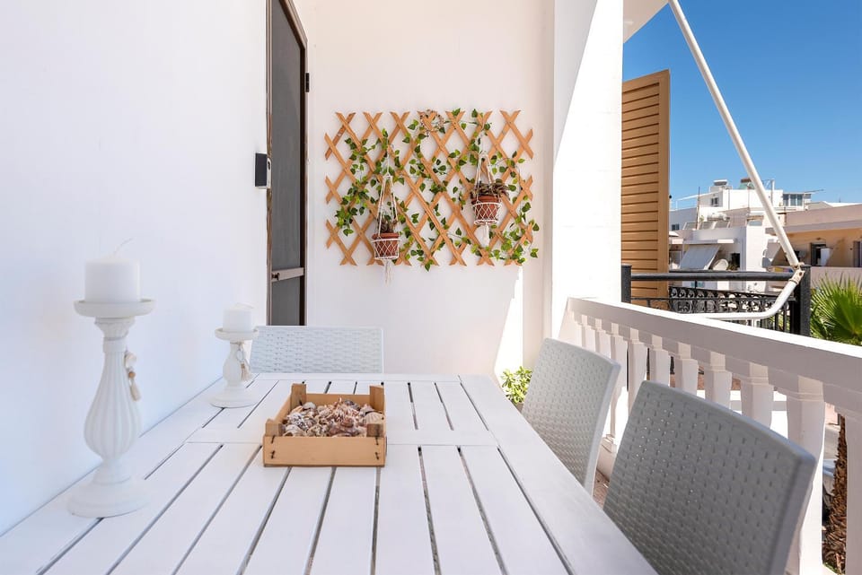 Patio, Day, View (from property/room), Balcony/Terrace, Seating area, Dining area, Beach