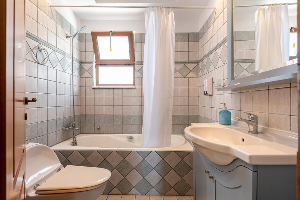 Toilet, Bathroom, Bath, towels