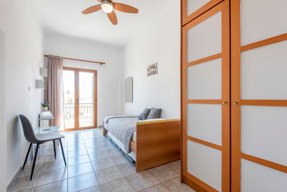 Bed, Photo of the whole room, Bedroom, fireplace