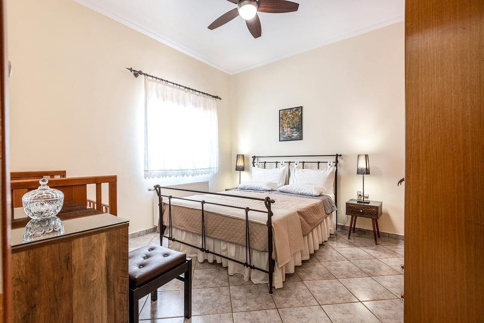 Bed, Photo of the whole room, Bedroom, fireplace