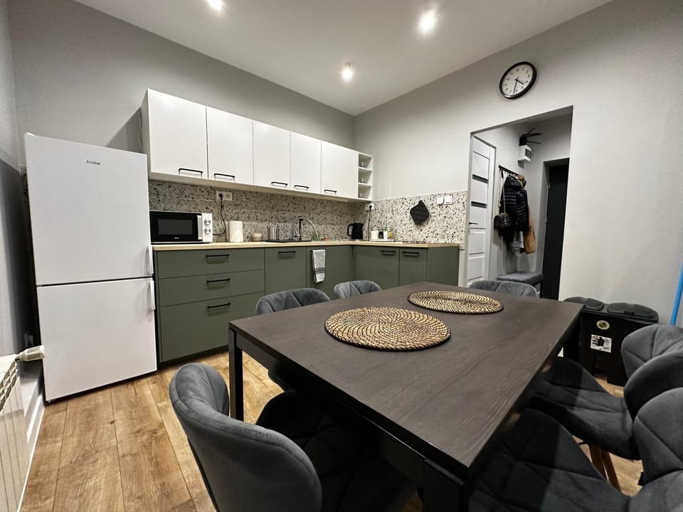 Kitchen or kitchenette, Dining area, dishwasher, stove