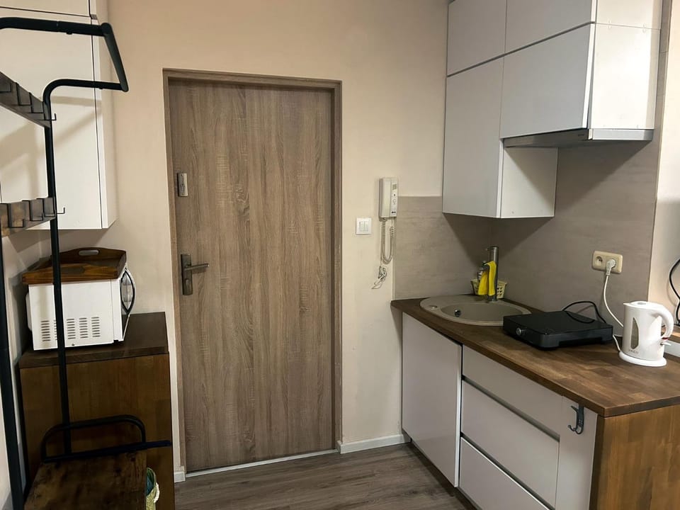 Coffee/tea facilities, minibar, stove