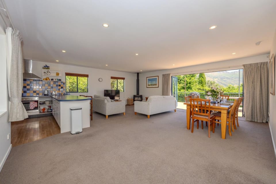 Kitchen or kitchenette, Living room, Dining area