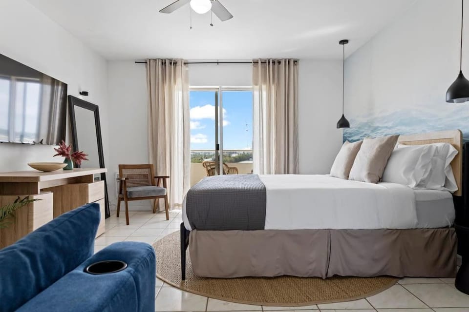 Bayshore Bliss, Cozy with Water Views of Miami Bay Apartment in North Bay Village