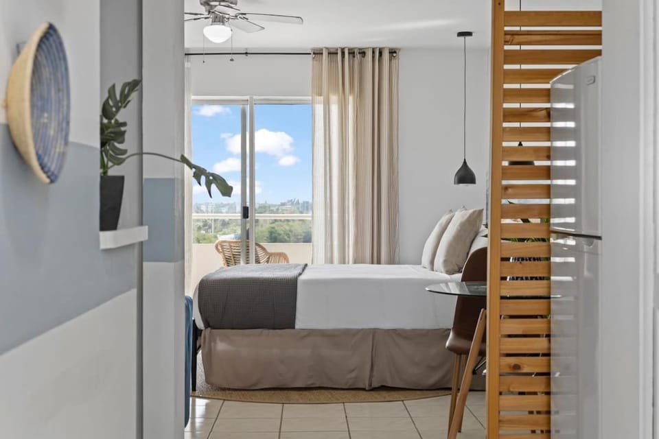 Bayshore Bliss, Cozy with Water Views of Miami Bay Apartment in North Bay Village