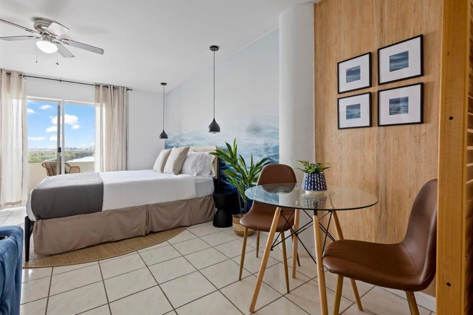 Bayshore Bliss, Cozy with Water Views of Miami Bay Apartment in North Bay Village